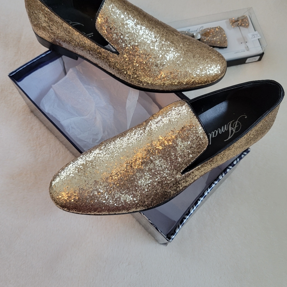 Men's dress shoes with tie and lapel pin.